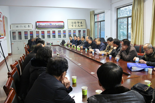1.省農機發(fā)展中心領導在校召開調研會_副本.jpg