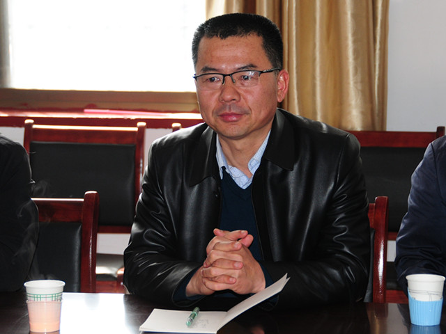 3.平遙現(xiàn)代工程技術(shù)學(xué)校校長胡海平在交流探討會上_副本.jpg 3.平遙現(xiàn)代工程技術(shù)學(xué)校校長胡海平在交流探討會上_副本.jpg