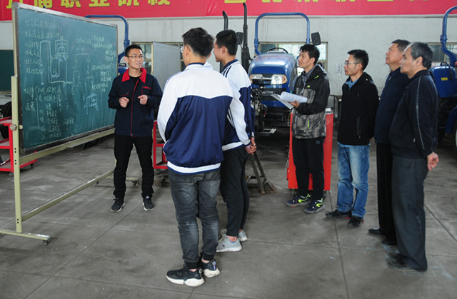 5.農機系老師指導國賽選手_副本.jpg